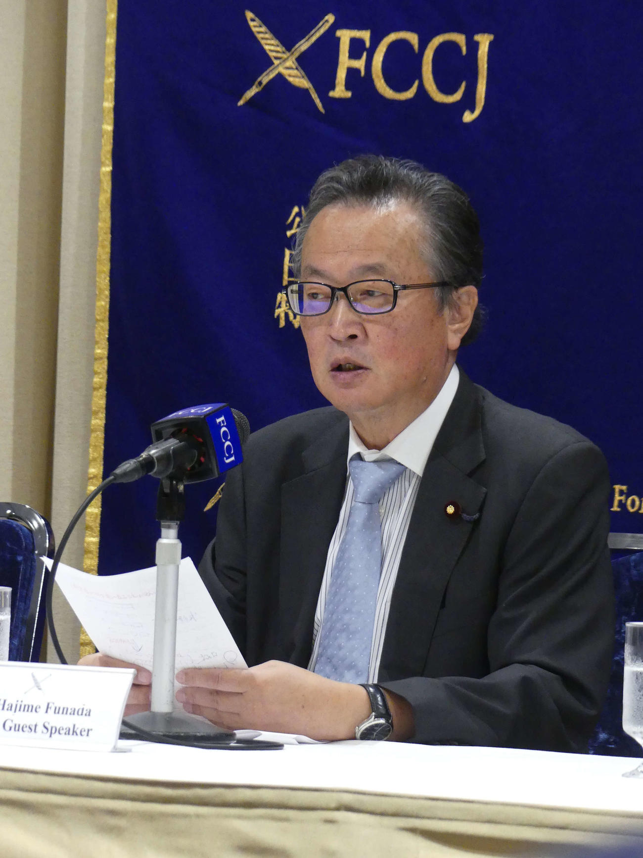明治神宮外苑再開発のあり方をめぐり、超党派議連として日本外国特派員協会で会見する自民党の船田元・衆院議員（撮影・中山知子）