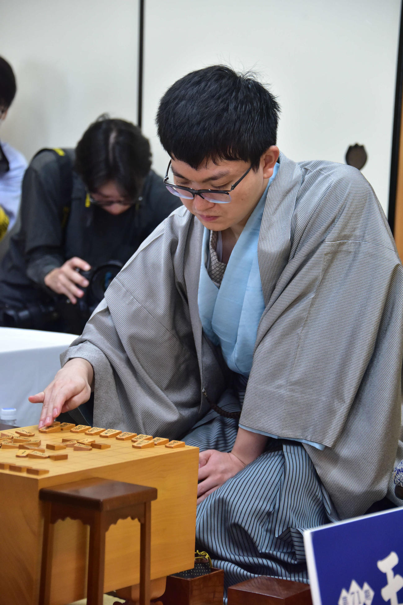 第71期王座戦5番勝負第3局に臨んだ永瀬拓矢王座（日本将棋連盟提供）