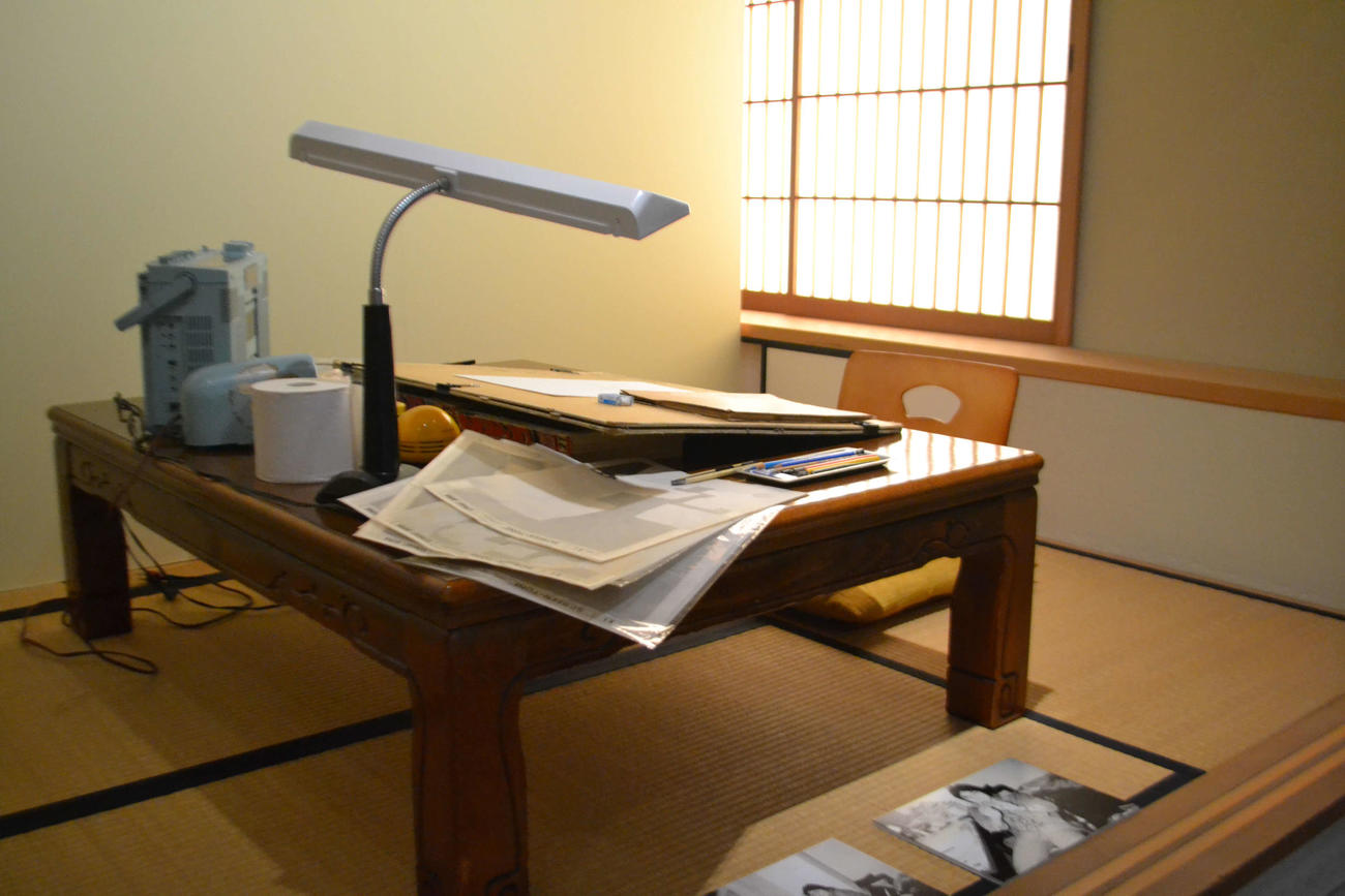 江口寿史氏が連載を抱えて集英社に住み込んでいた時代が再現された部屋