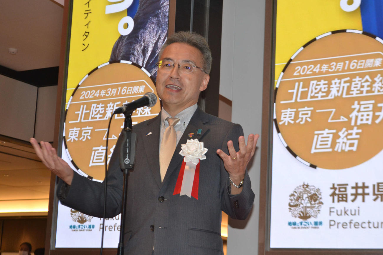 北陸新幹線福井・敦賀開業カウントダウンキャンペーンのオープニングセレモニーで誘客のトップセールスを行った杉本達治福井県知事