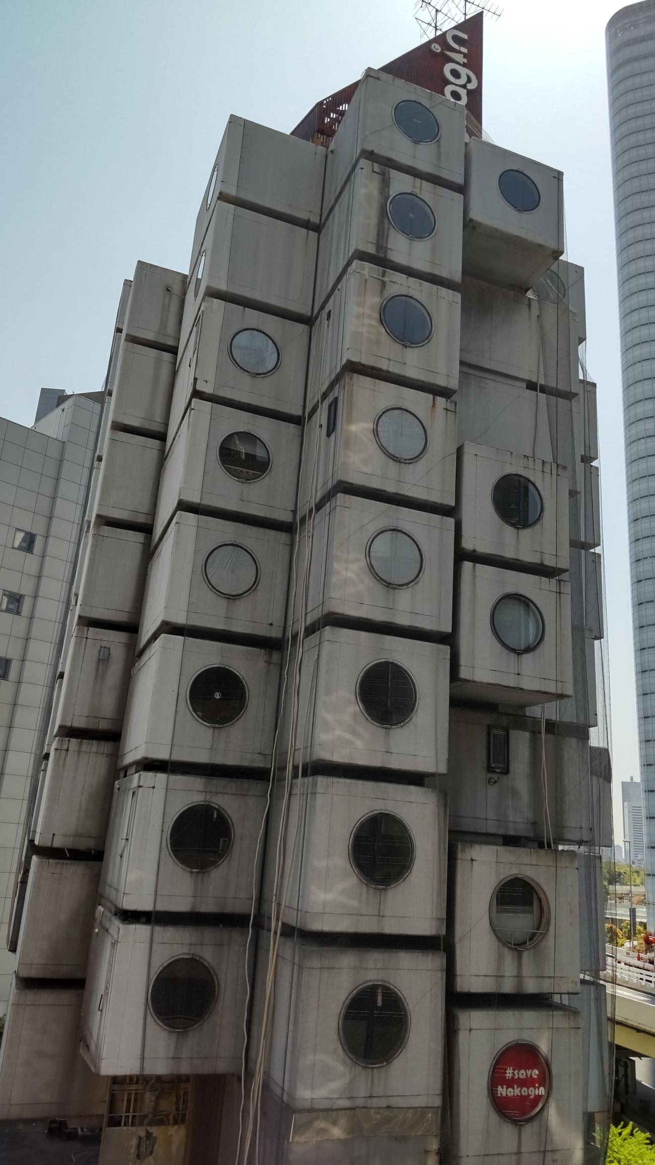 解体前の中銀カプセルタワービル（撮影・寺沢卓）