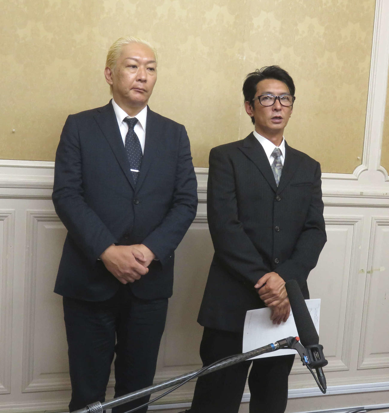 国会内で会見した「ジャニーズ性加害問題当事者の会」の平本淳也代表（右）と石丸志門副代表（撮影・大上悟）