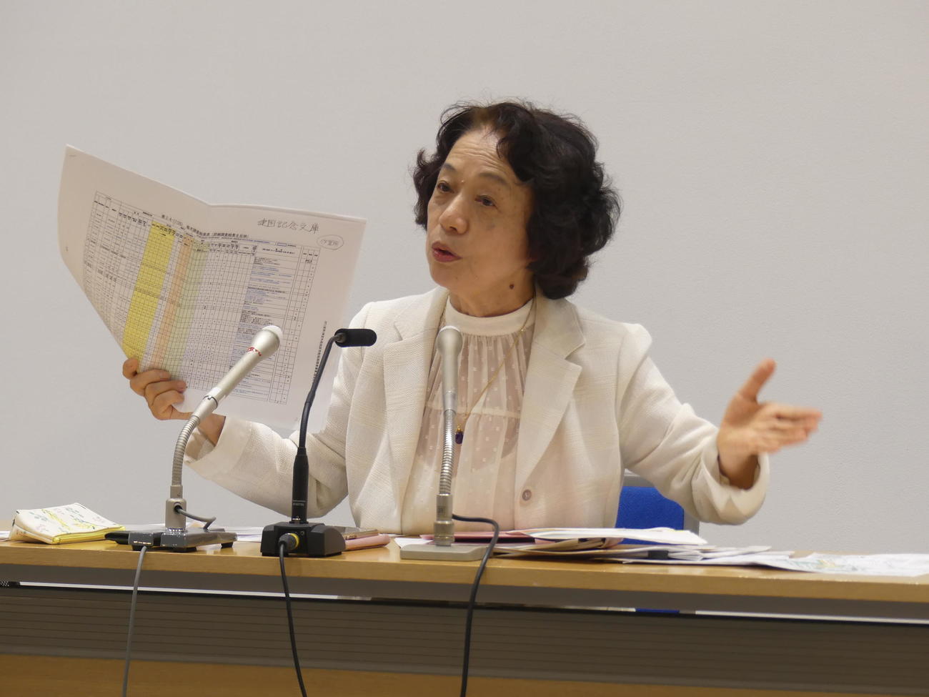 会見で、明治神宮外苑再開発の事業者側の反論に再反論する日本イコモス国内委員会の石川幹子理事（撮影・中山知子）