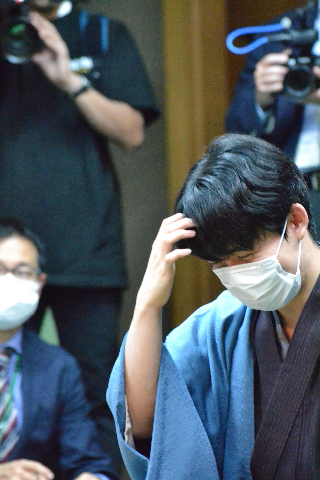 同学年の伊藤匠七段との開幕局を制して3連覇に向けて好発進した藤井聡太竜王