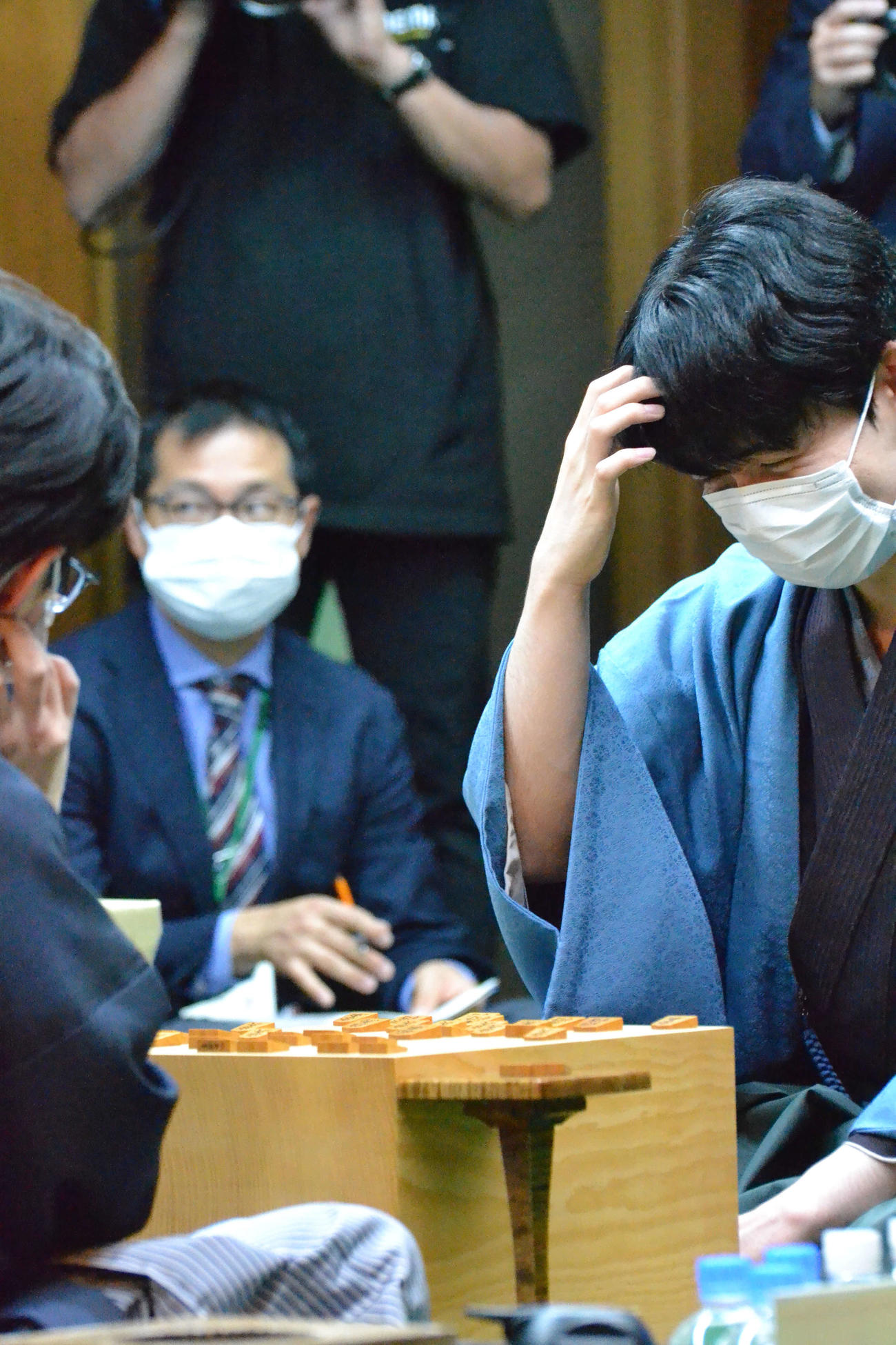 同学年の伊藤匠七段との開幕局を制して3連覇に向けて好発進した藤井聡太竜王