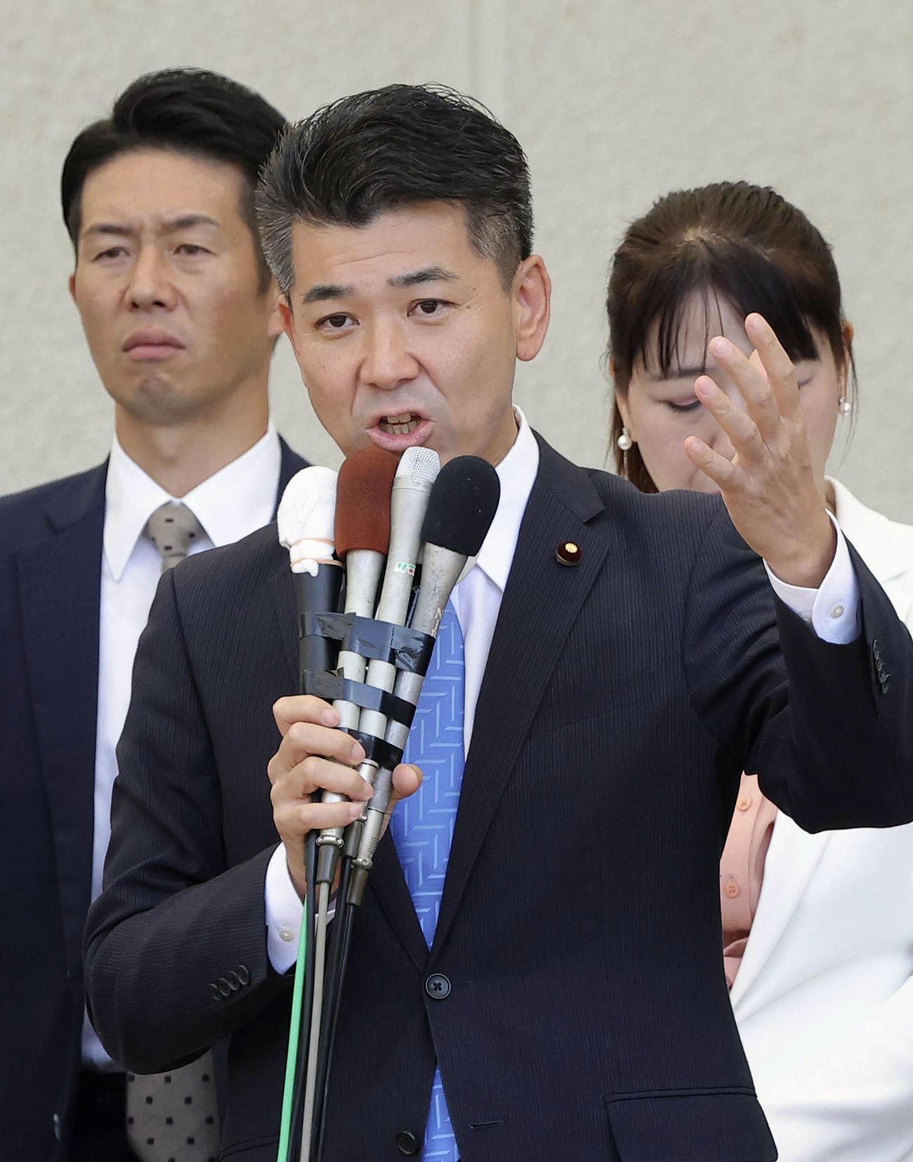 衆院長崎4区の補欠選挙が告示され、末次精一氏の応援演説をする立憲民主党の泉代表（共同）