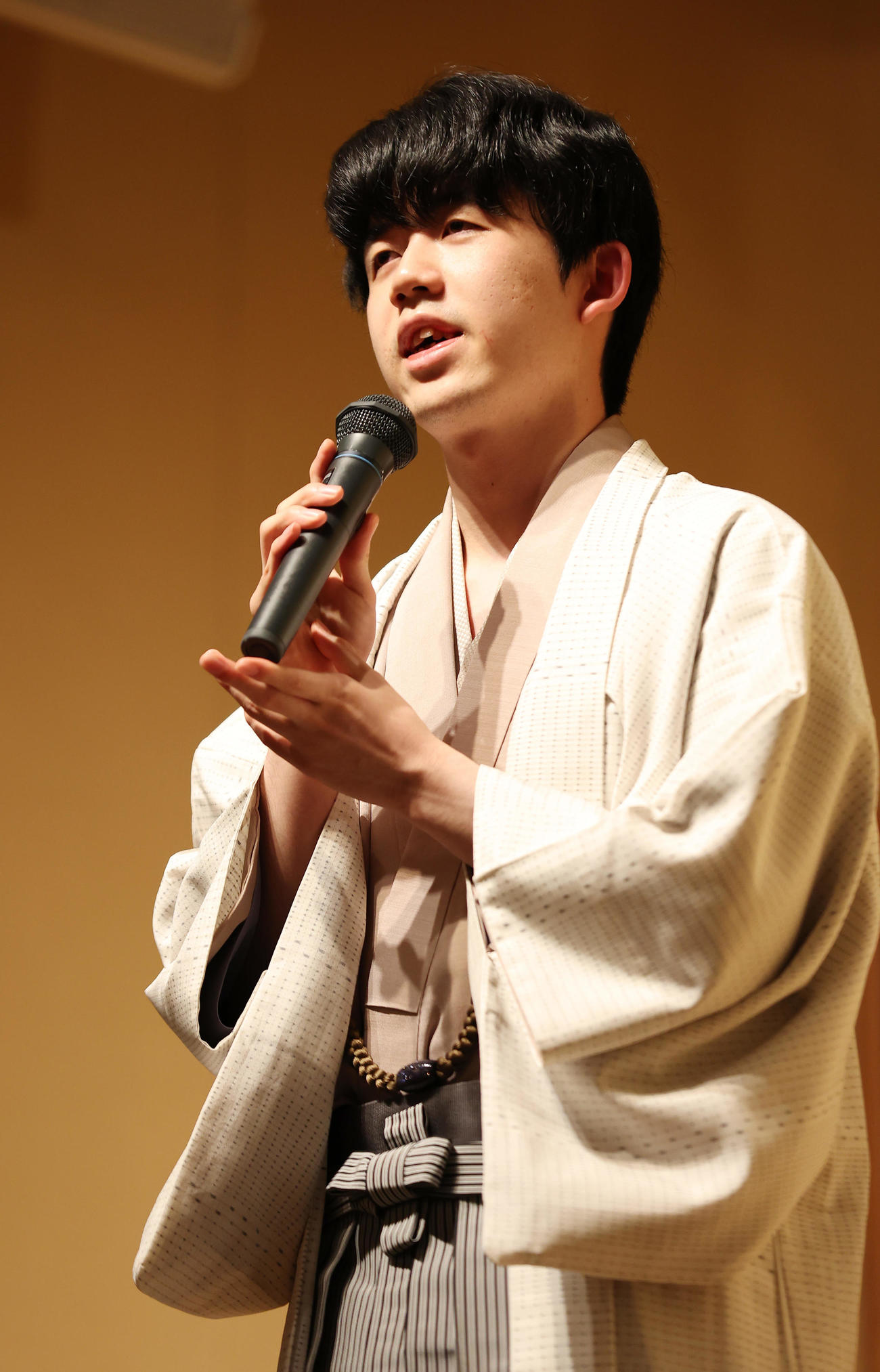 王座戦を制し史上初の「8冠」を達成した藤井新王座（撮影・前田充）