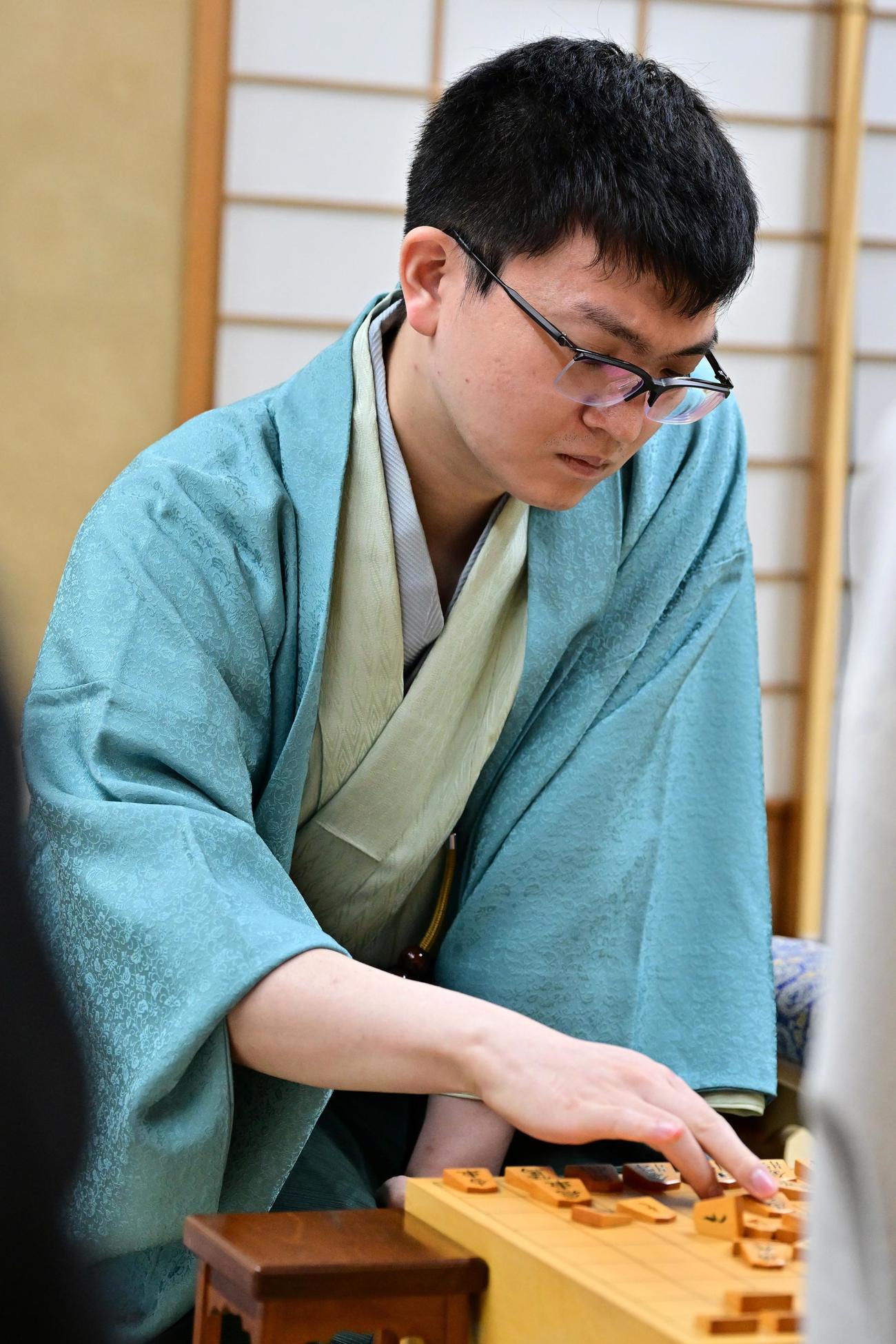 第71期王座戦5番勝負第4局に臨ん永瀬拓矢王座（日本将棋連盟提供）