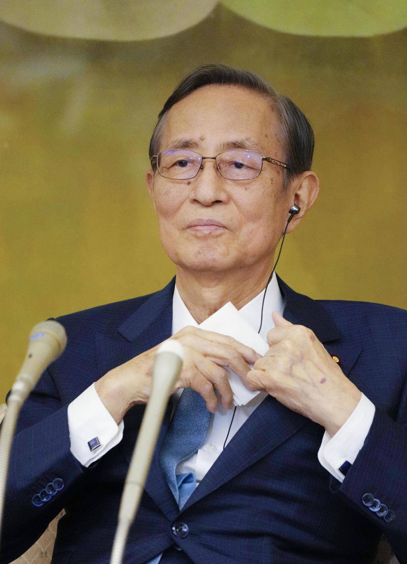 記者会見する細田博之衆院議長（共同）
