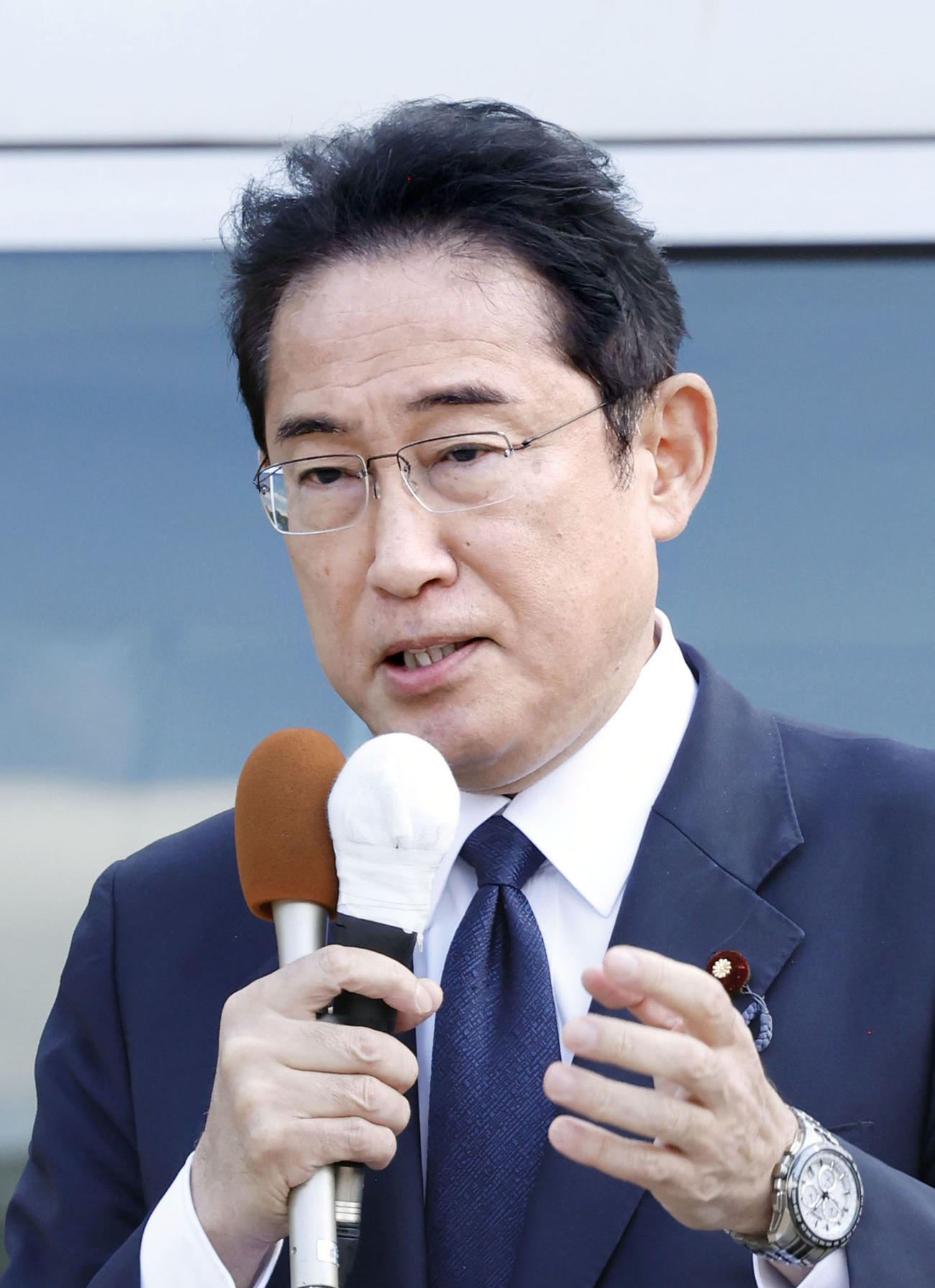 長崎県佐世保市で街頭演説する自民党総裁の岸田首相（共同）