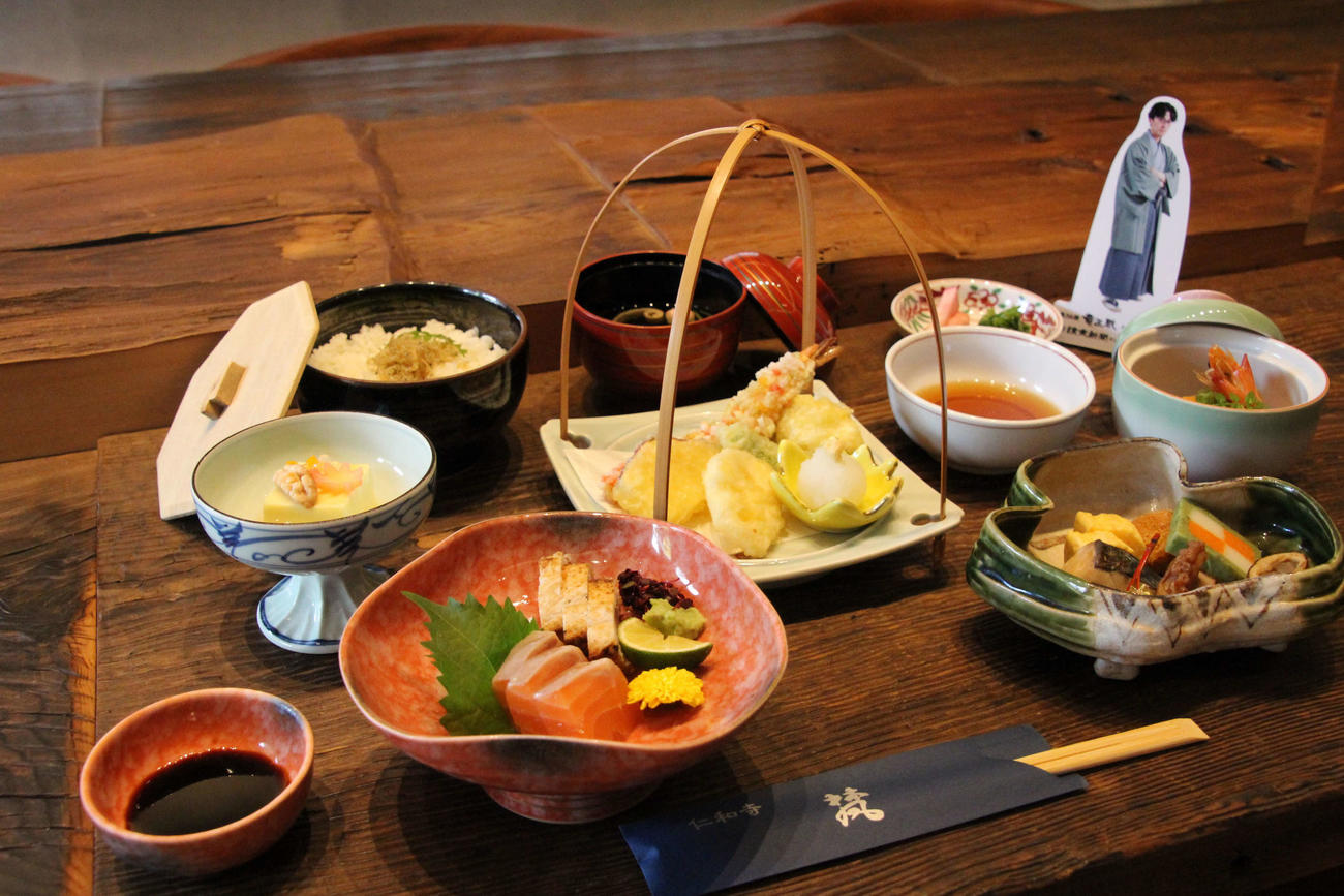伊藤匠七段が昼食に注文した「菊花御膳」（日本将棋連盟提供）