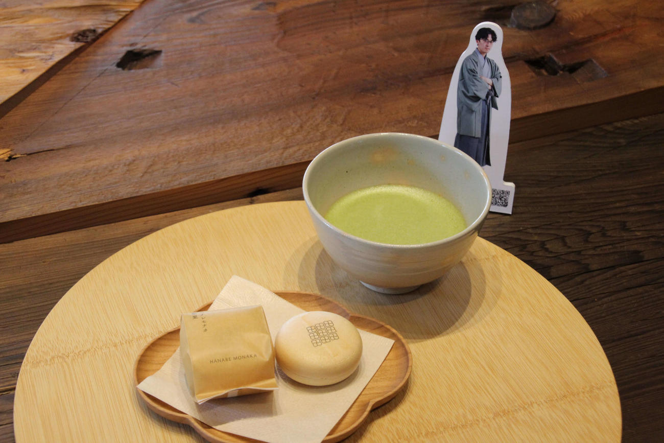 伊藤匠七段が午後のおやつに注文した「MAISON CACAO　和栗のモナカと宇治本簀（ほんず）」（日本将棋連盟提供）