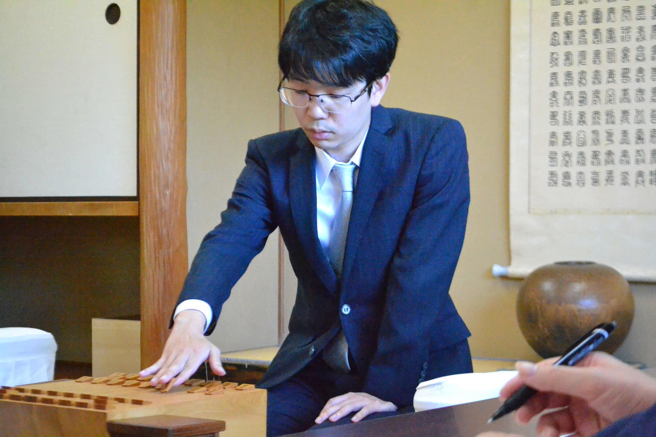 今期A級4連勝を目指して永瀬拓矢九段と対戦する豊島将之九段