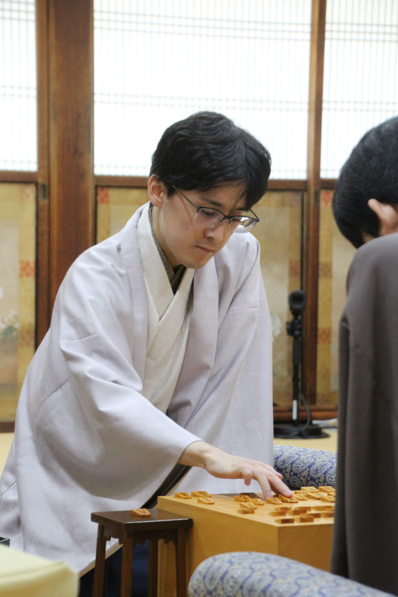 竜王戦7番勝負第2局2日目に臨んだ伊藤匠七段（日本将棋連盟提供）