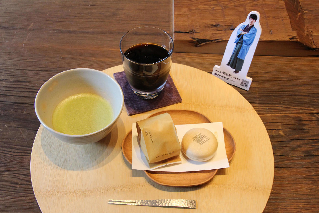 藤井聡太竜王が午前のおやつに注文した「MAISON CACAO　和栗のモナカと宇治本簀（ほんず）」（日本将棋連盟提供）