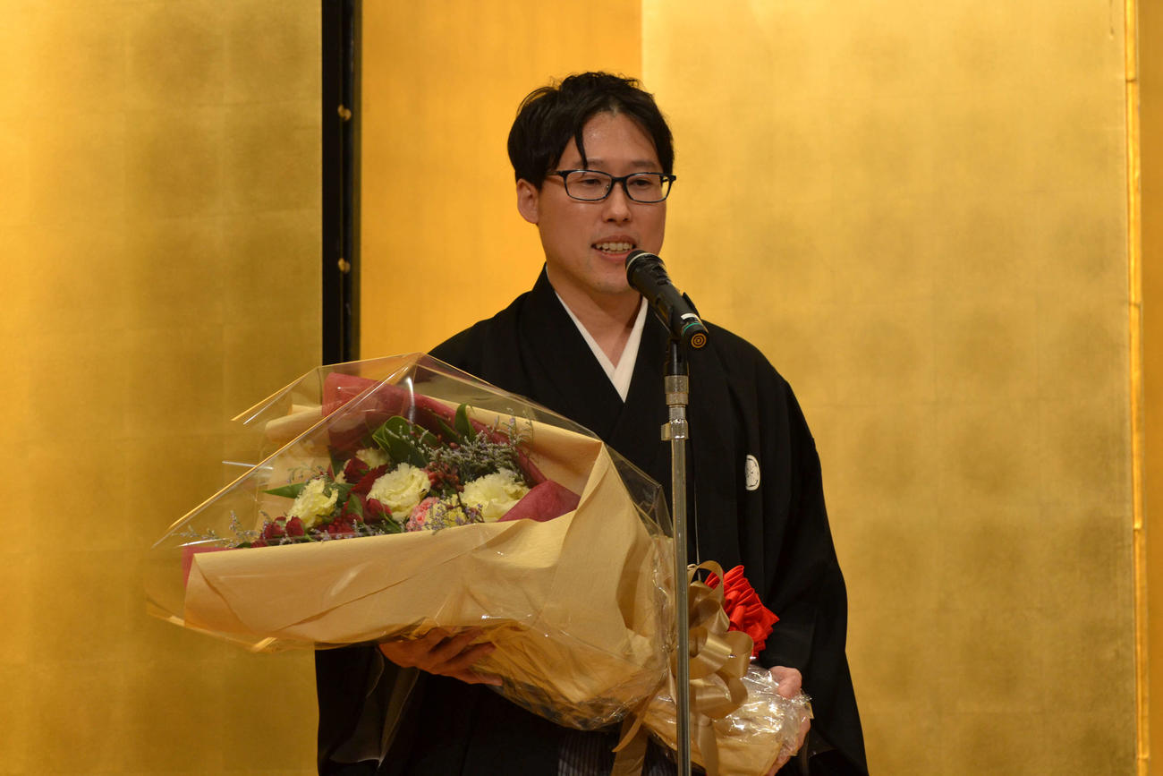 第48期碁聖就位式で謝辞を述べる井山裕太碁聖