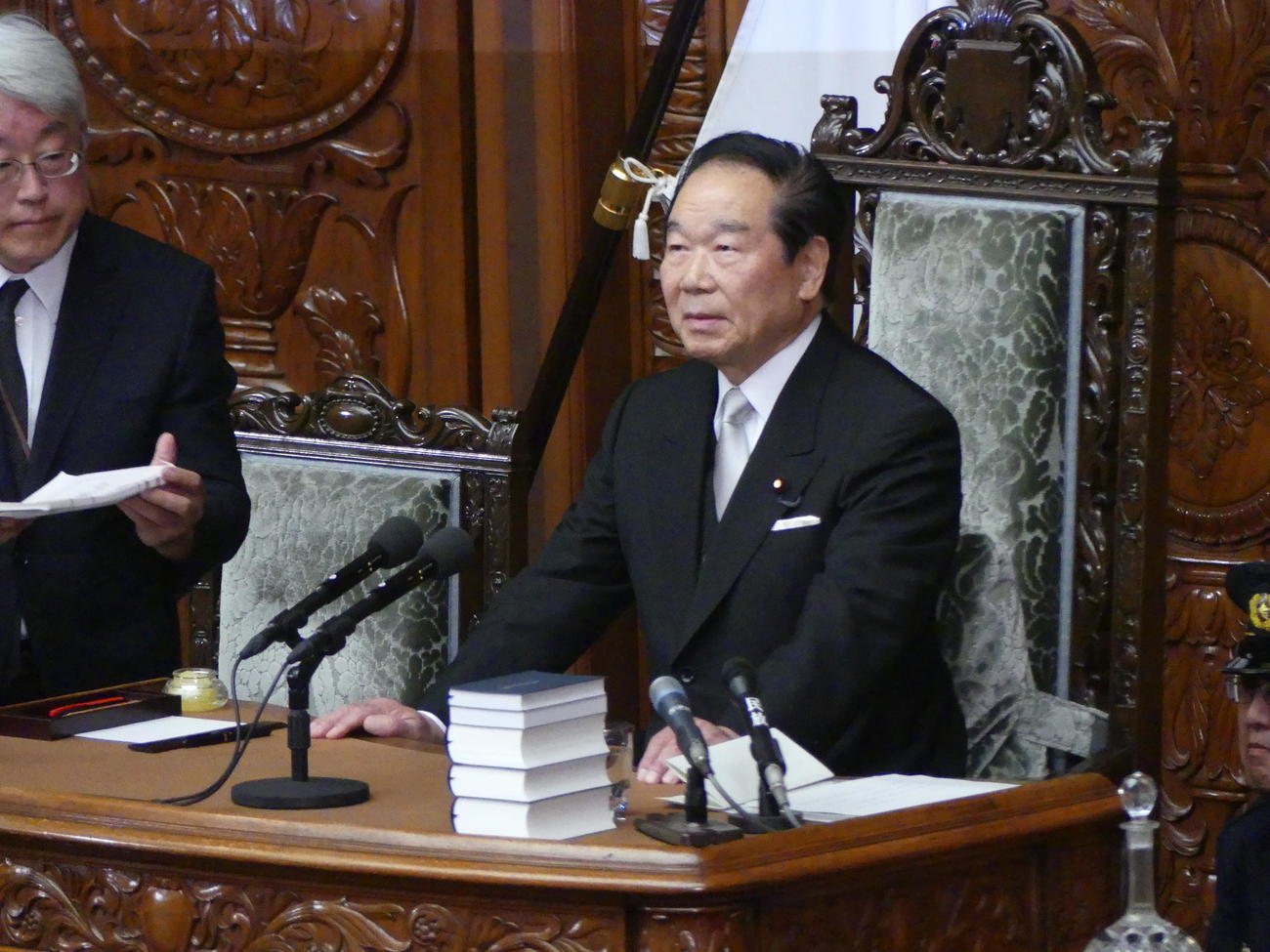 細田博之氏に代わり就任し、議長席に座る額賀福志郎衆院議長（撮影・中山知子）