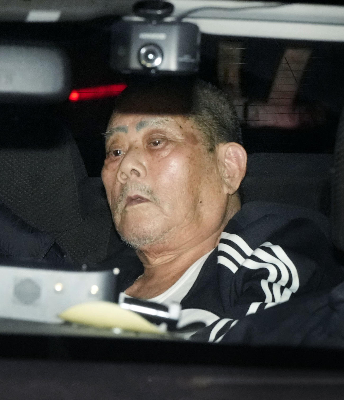 郵便局立てこもり事件で身柄を確保され、埼玉県警蕨署に入る鈴木常雄容疑者（共同）