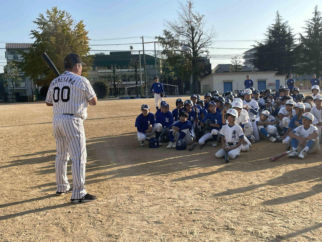 神戸市で少年少女野球教室を行った阪神OBら