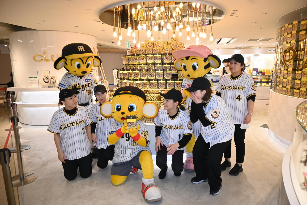 クラブハリエを訪れたトラッキーたち（撮影・松浦隆司）