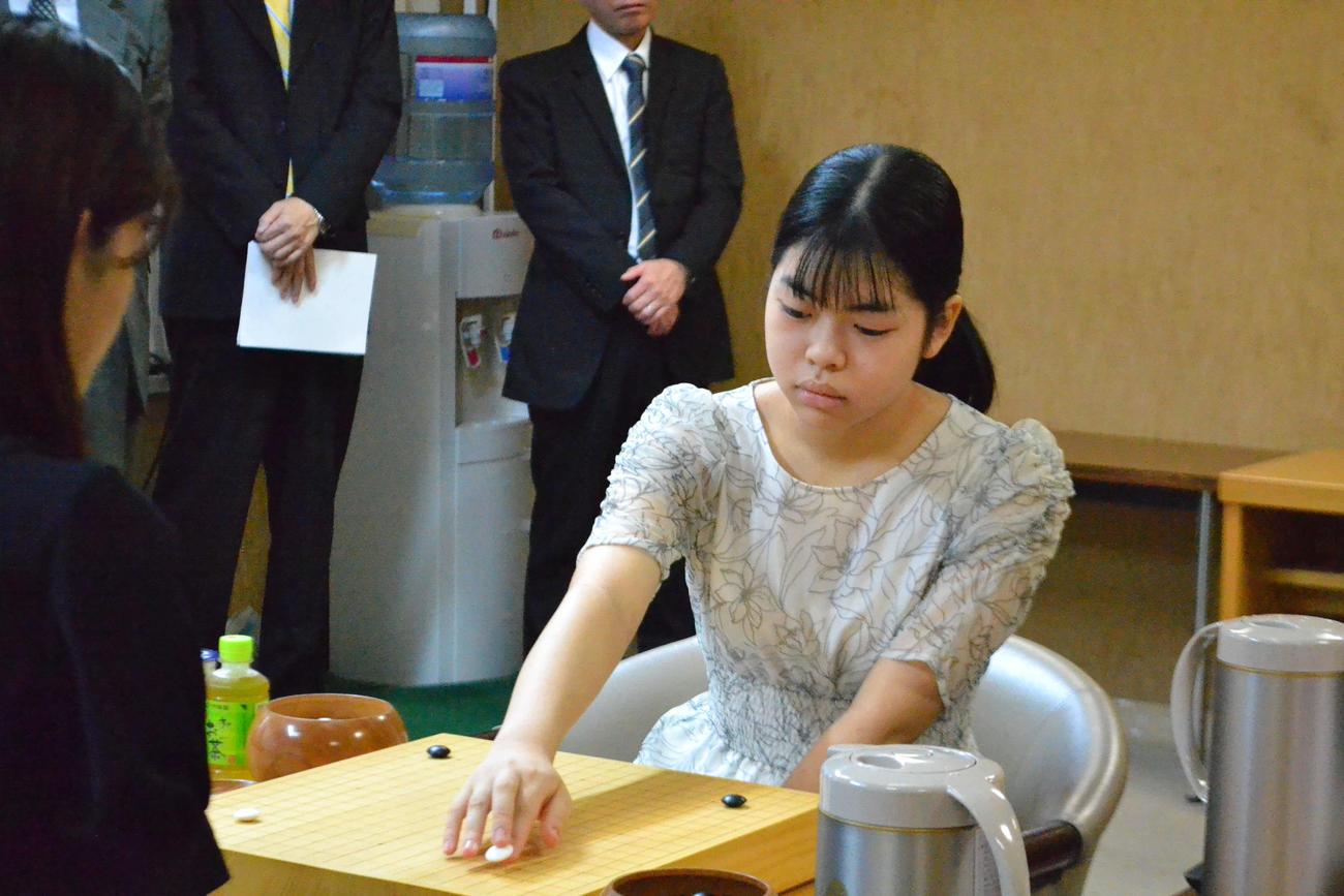 初タイトル獲得と姉上野愛咲美女流名人との37年ぶりの姉妹同時タイトル獲得を目指す上野梨紗二段