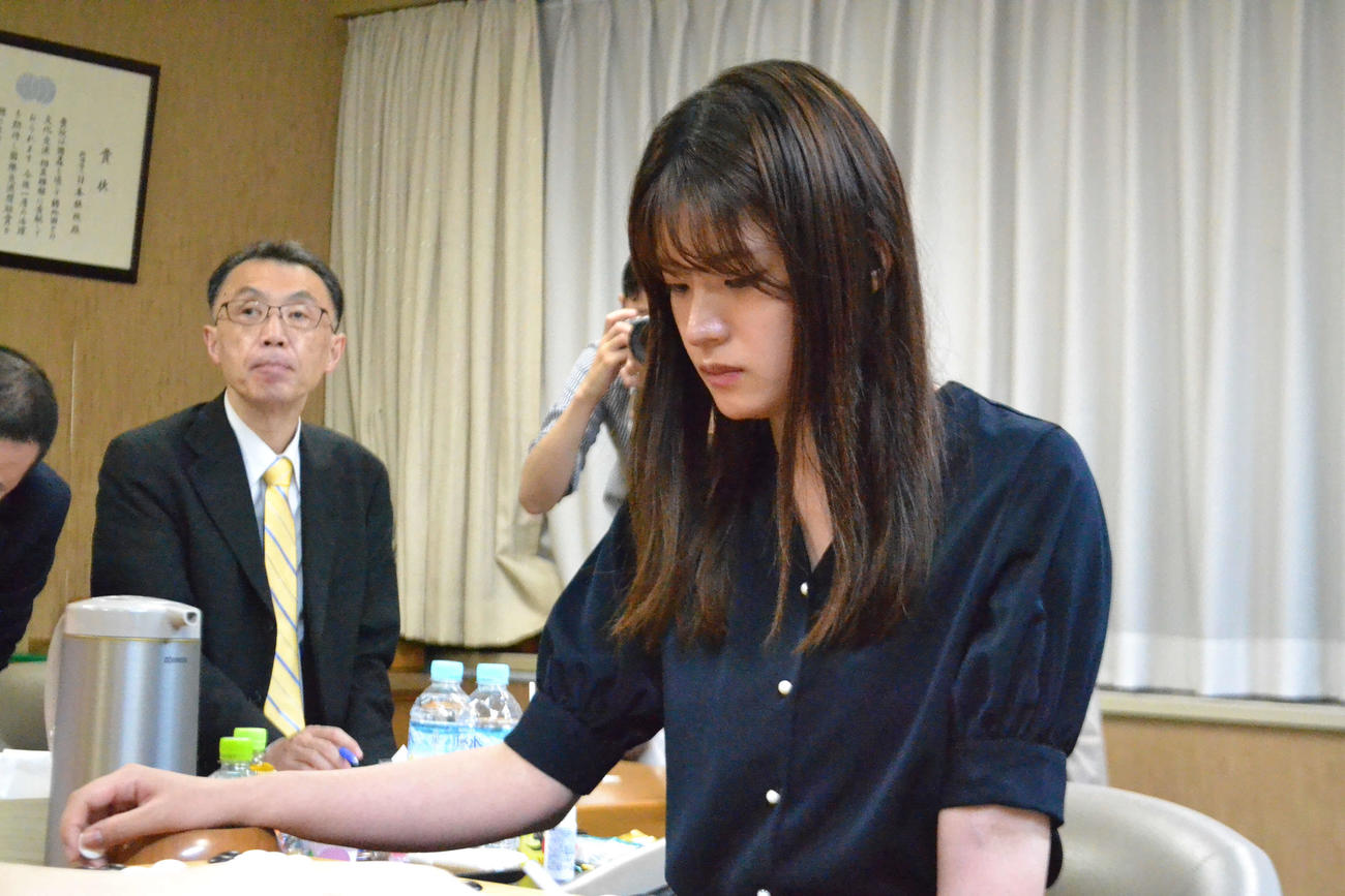 上野梨紗二段を下して2勝2敗に追いつき最終局に望みをつないだ藤沢里菜女流本因坊
