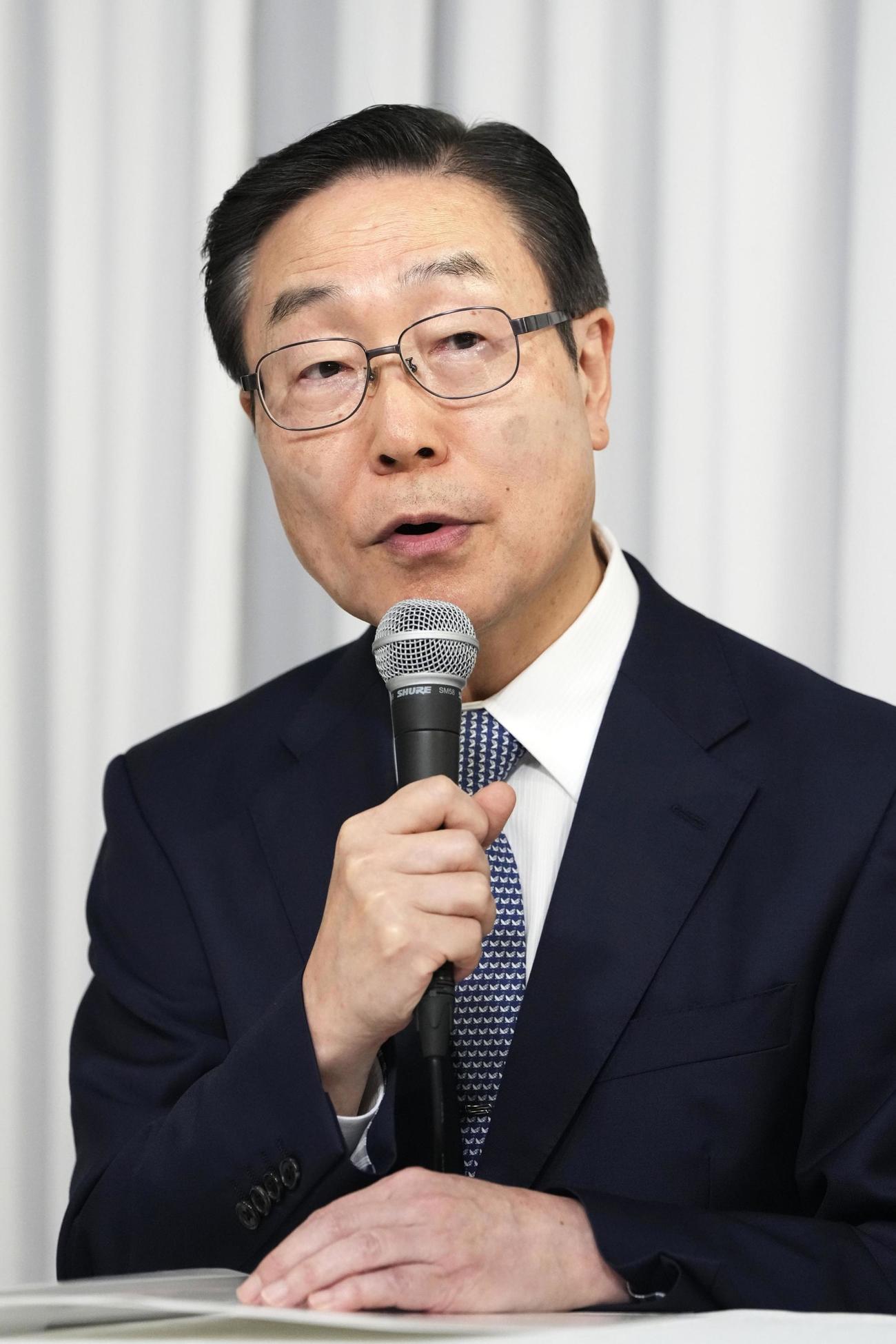 記者会見する世界平和統一家庭連合（旧統一教会）の田中富広会長（共同）