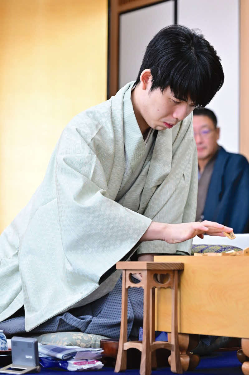 8冠達成後、初のタイトル防衛に挑む藤井聡太竜王（日本将棋連盟提供）