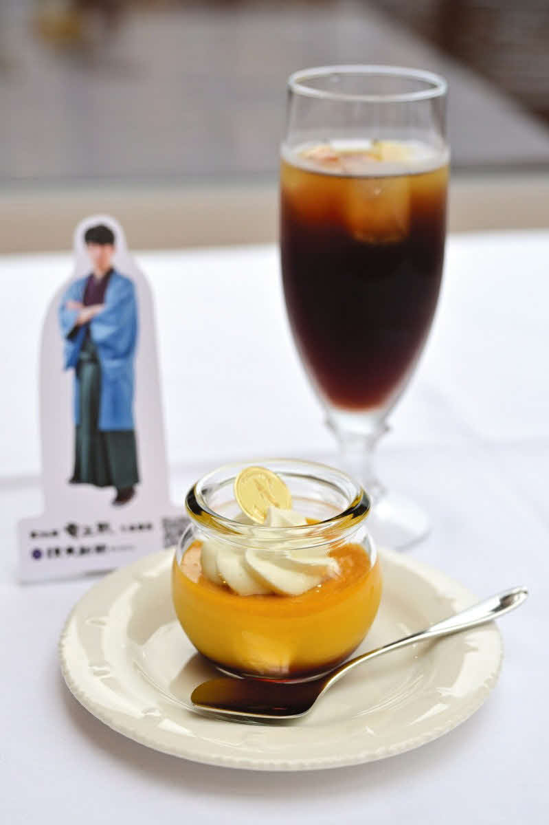藤井聡太竜王の初日午前のおやつは「完熟カボチャのごちそうプリン」と「アイスコーヒー」（日本将棋連盟提供）