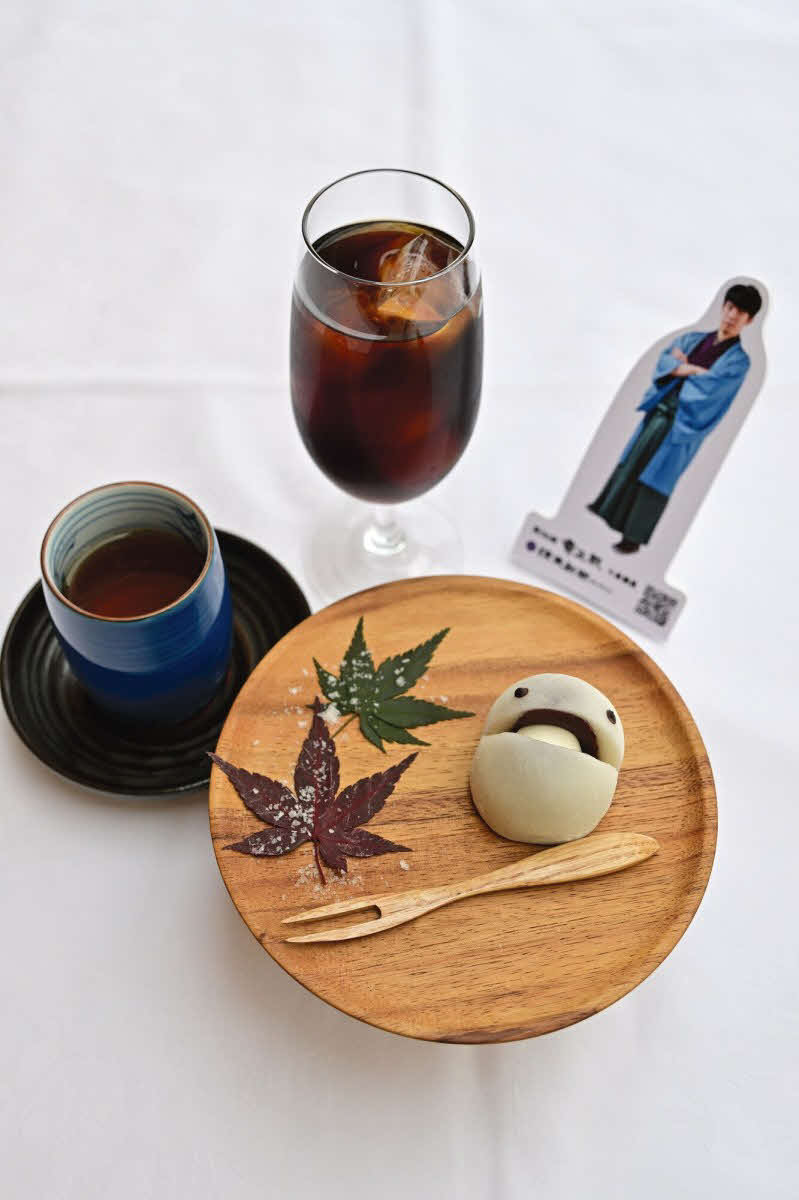 藤井聡太竜王の2日目午前のおやつは「塩バター大福」「ほうじ茶」「アイスコーヒー」（日本将棋連盟提供）