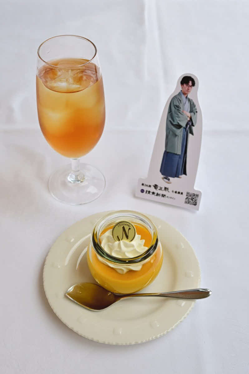 伊藤匠七段の2日目午前のおやつは「完熟カボチャのごちそうプリン」「アイスティー」（日本将棋連盟提供）