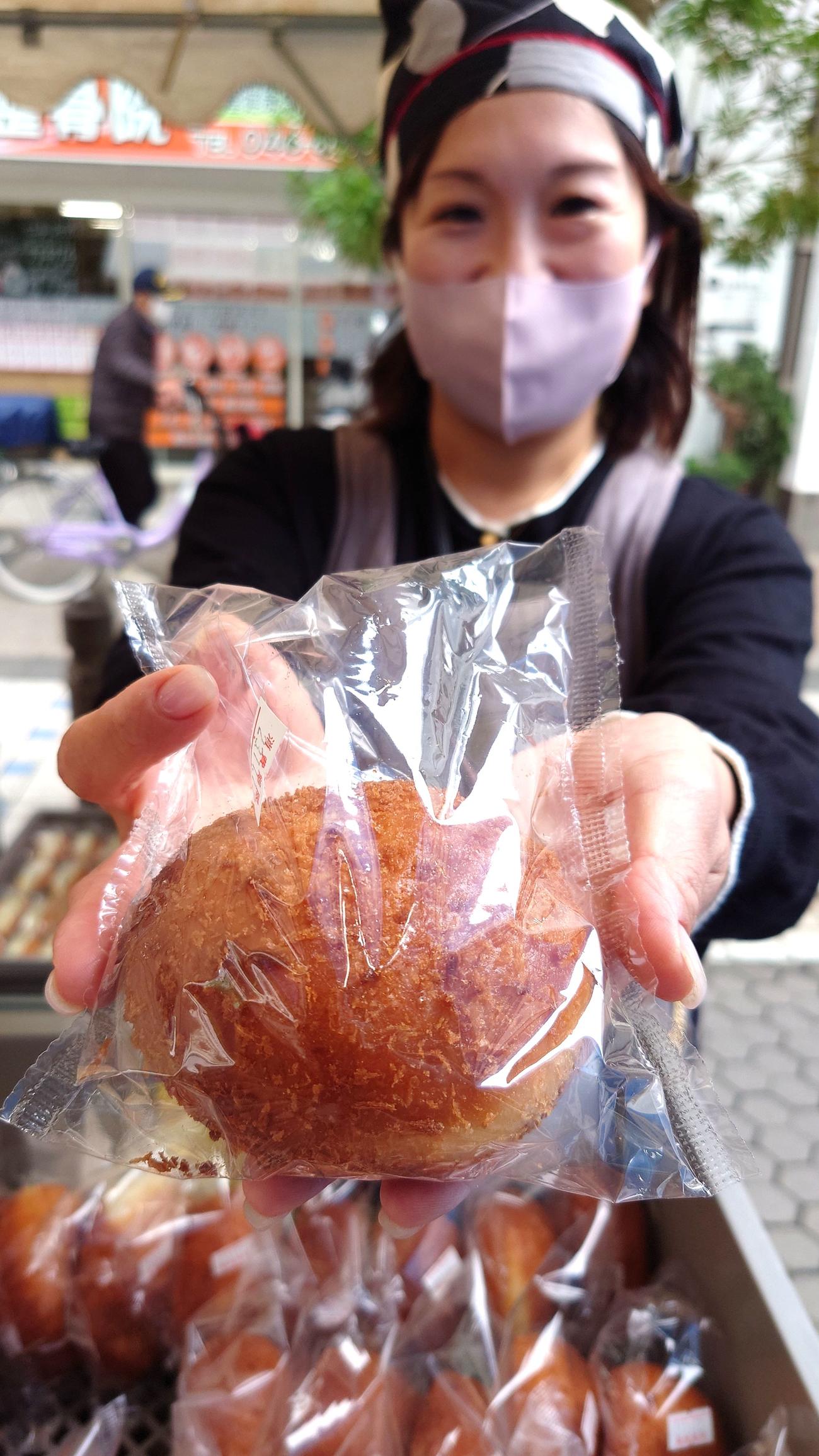イベントでしか販売しない黒船カレーパン（撮影・寺沢卓）