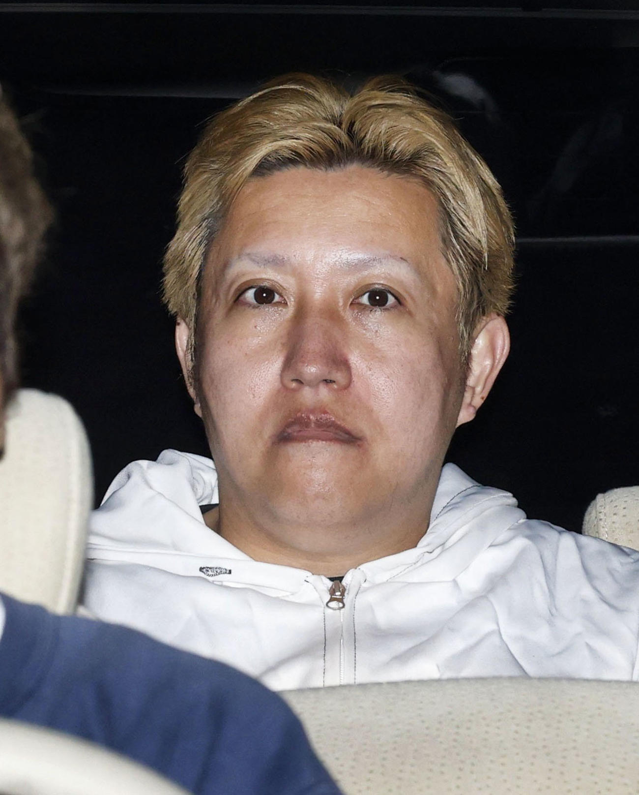 13日、警視庁丸の内署から移送されるユーチューバー杉田一明容疑者（共同）