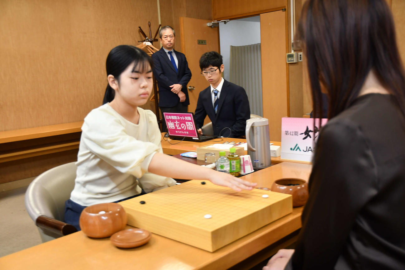 初戴冠となれば姉の上野愛咲美女流名人とともに37年ぶりの姉妹タイトル同時保持がかかる上野梨紗二段（日本棋院提供）