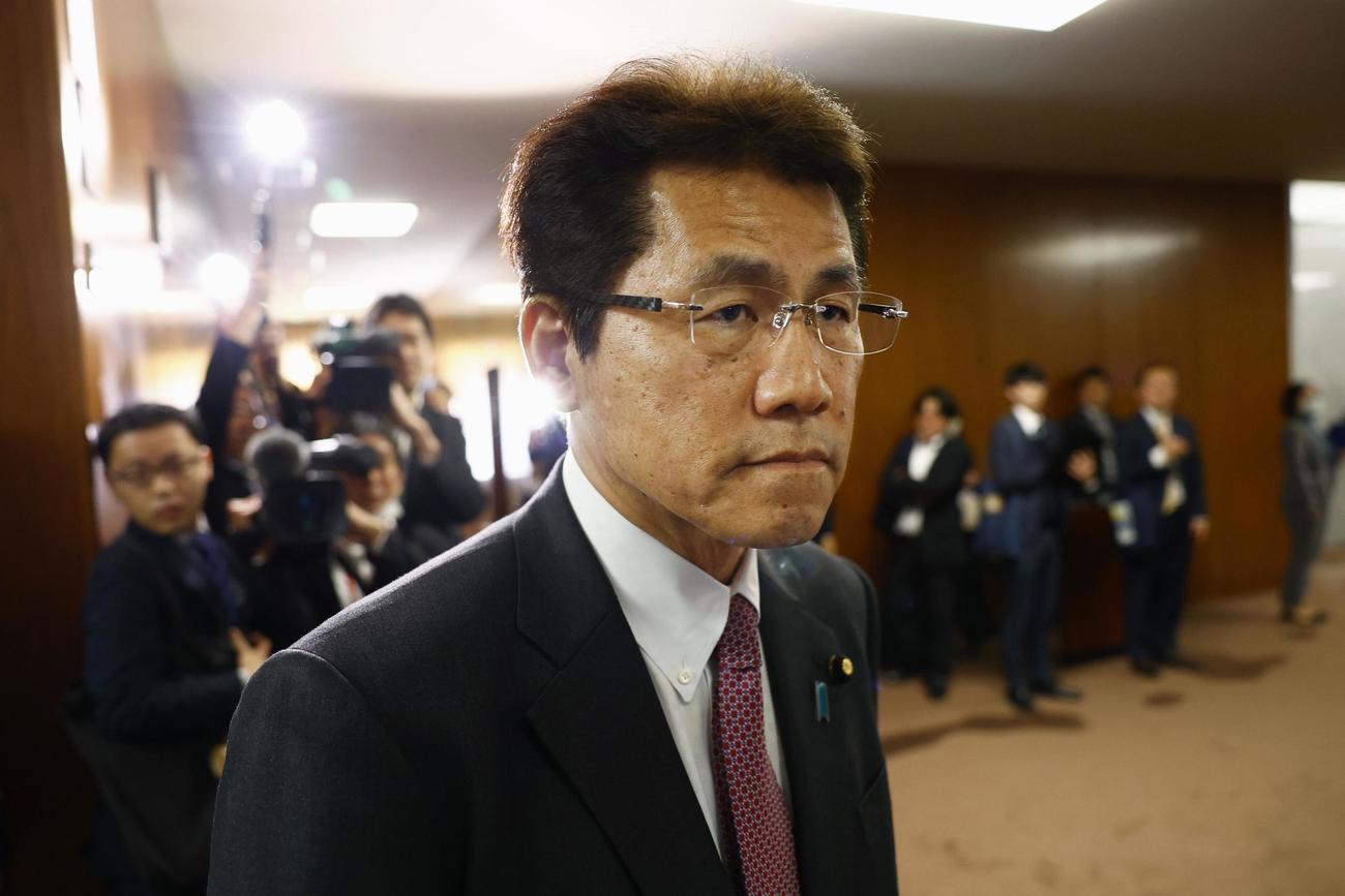参院外交防衛委に臨む自民党の三宅伸吾防衛政務官（共同）