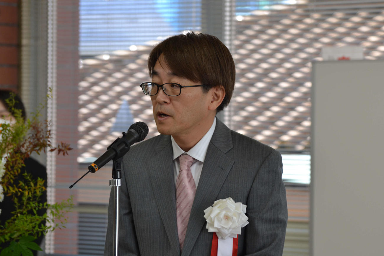 第49回「将棋の日」表彰・感謝の式典であいさつする日本将棋連盟・羽生善治会長