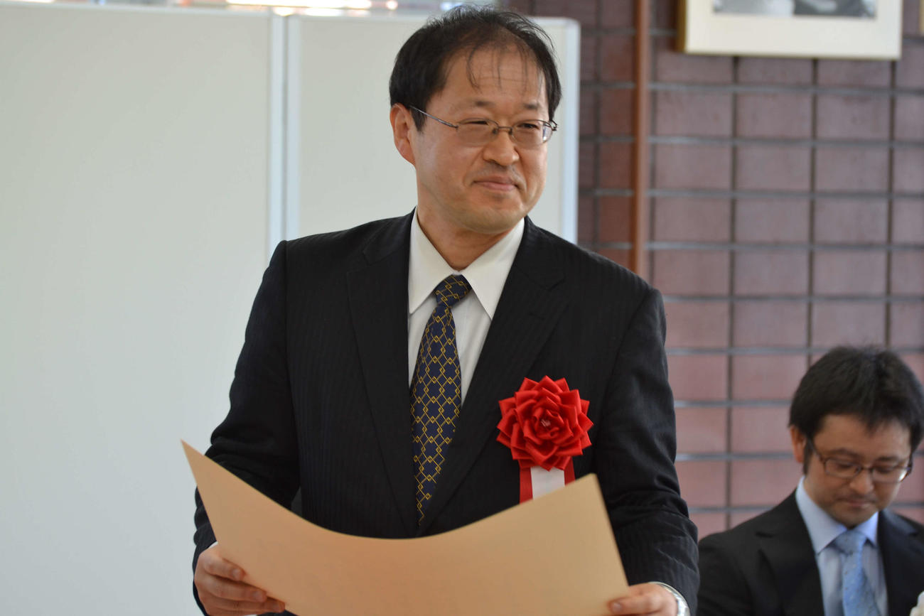 将棋栄誉賞（600勝）を受賞した佐藤秀司八段