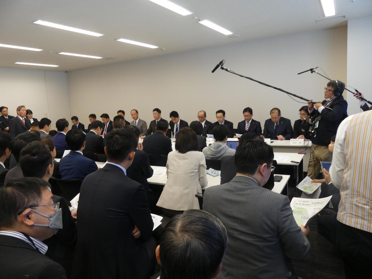 超党派ライドシェア勉強会初会合には、多くの議員が出席した（撮影・中山知子）