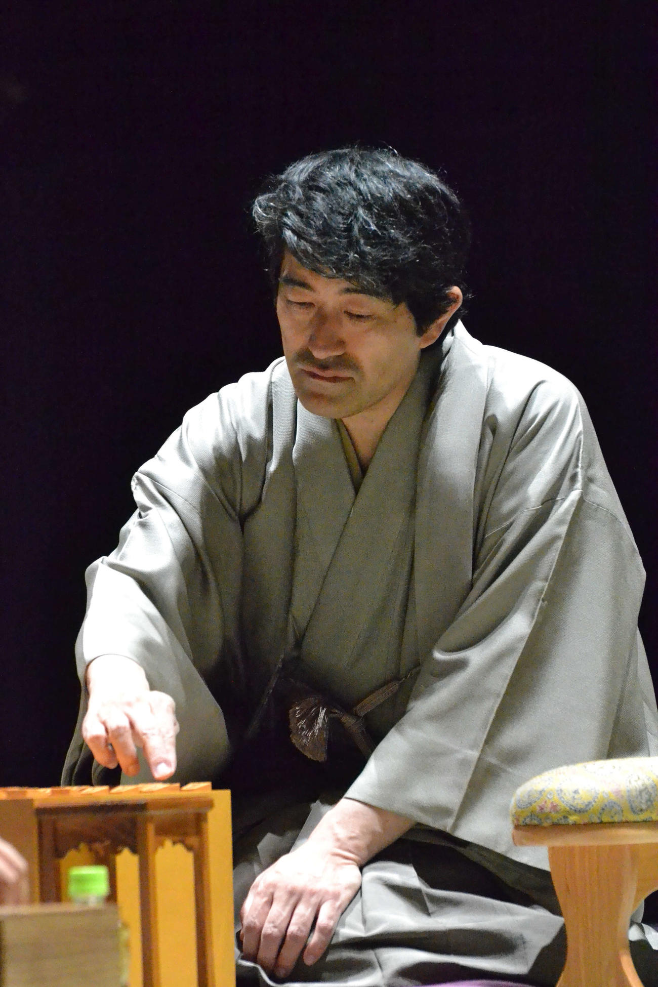 「第1回達人戦立川立飛杯」準決勝の羽生善治九段戦に臨む森内俊之九段