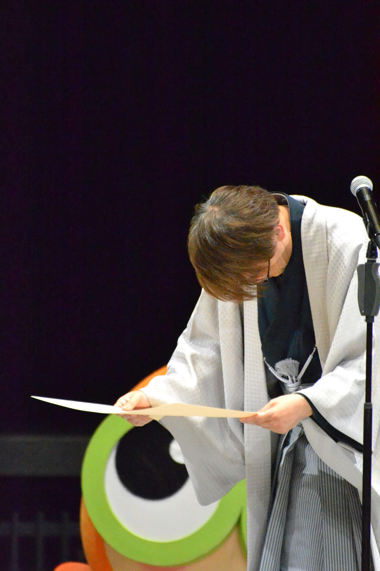 第1回達人戦立川立飛杯で優勝して会長として表彰状を読み自らそれを受け取った「自作自演表彰」を行った羽生善治九段