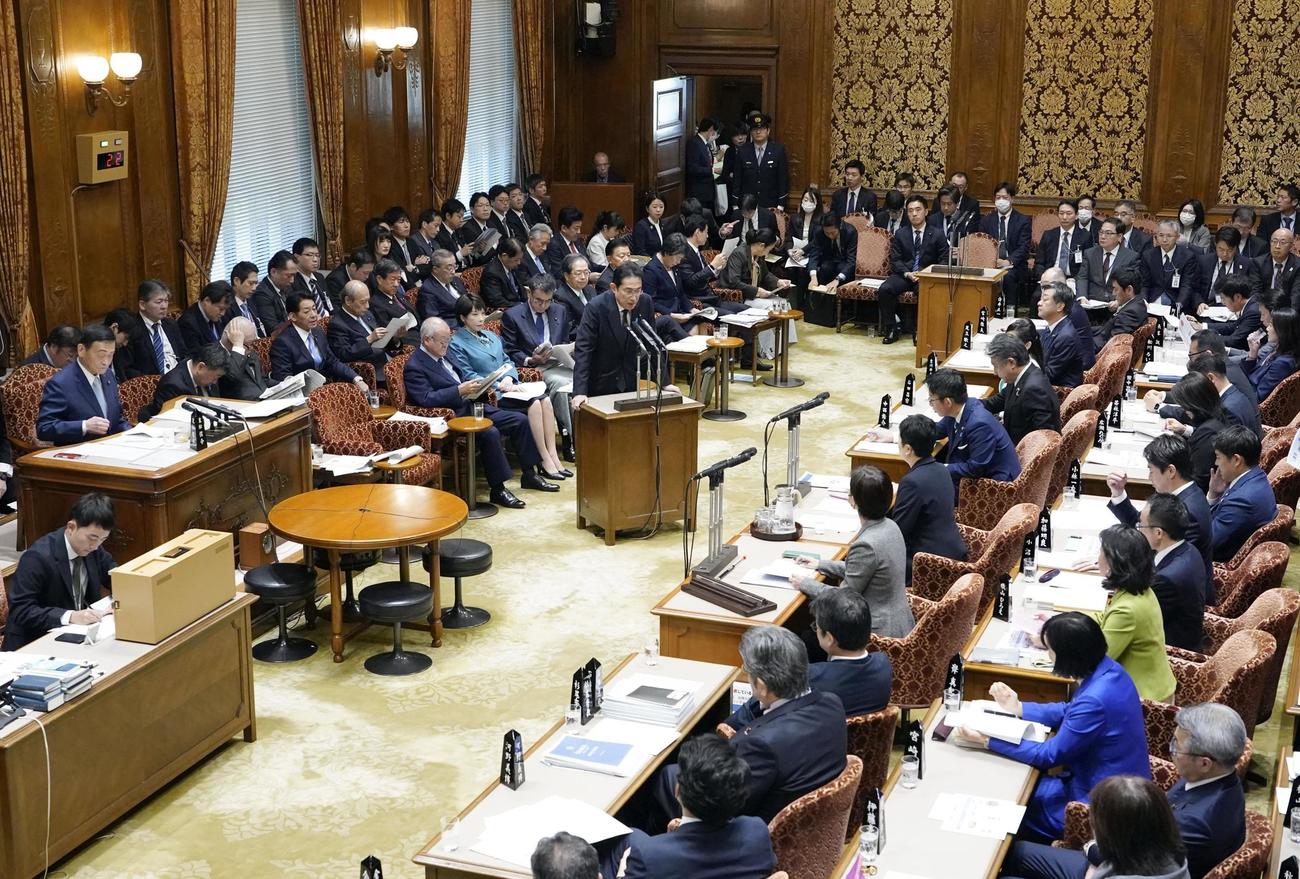 国会で開かれた参院予算委（共同）