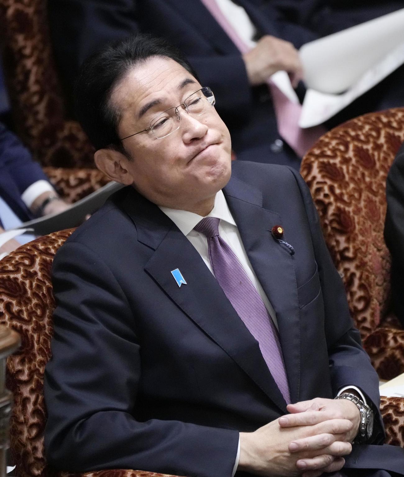 参院予算委に臨む岸田首相（共同）