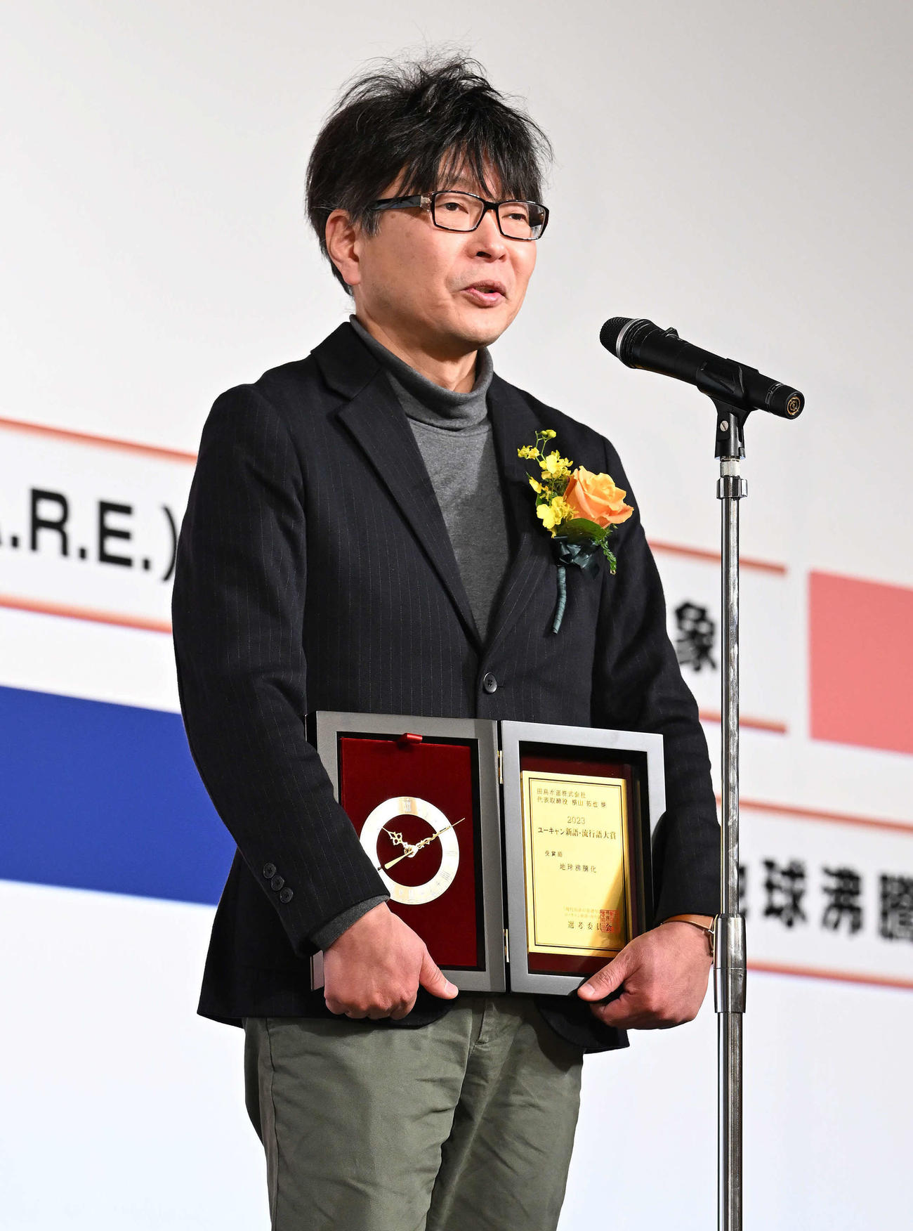 「地球沸騰化」で受賞しあいさつする田烏水産株式会社代表取締役横山拓也氏（撮影・滝沢徹郎）