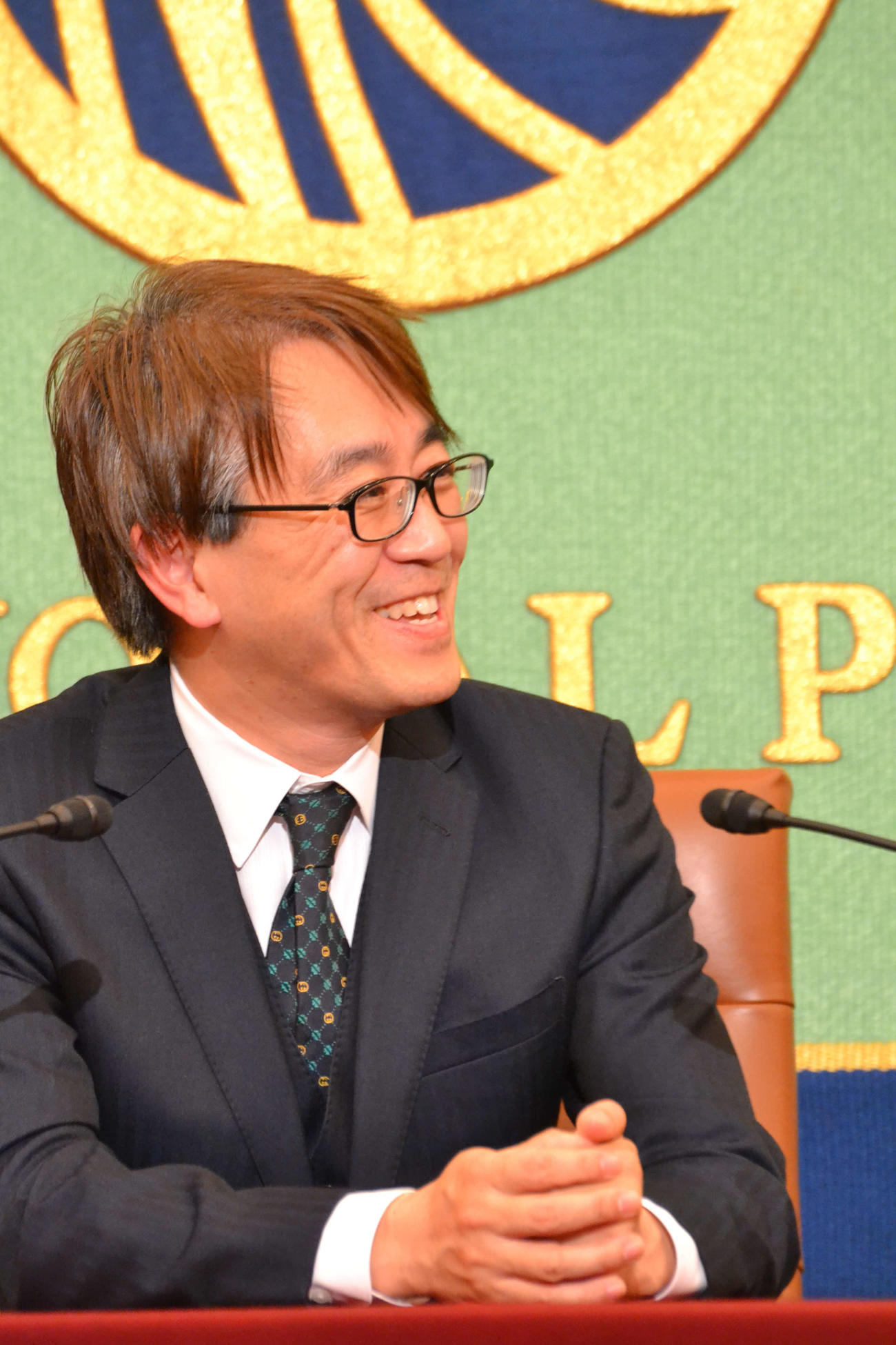 日本記者クラブで会見に応じた日本将棋連盟会長の羽生善治九段