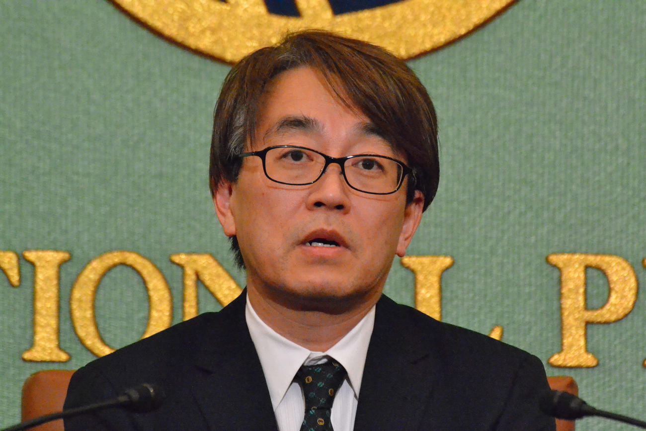 日本記者クラブでの会見で「観る将」の新語・流行語大賞受賞について感想を述べた日本将棋連盟会長の羽生善治九段