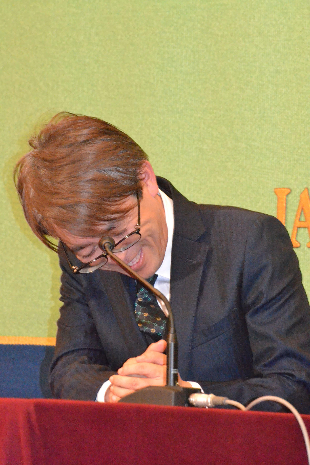 「藤井聡太8冠を倒すのは誰」との質問に苦笑いする日本将棋連盟会長の羽生善治九段