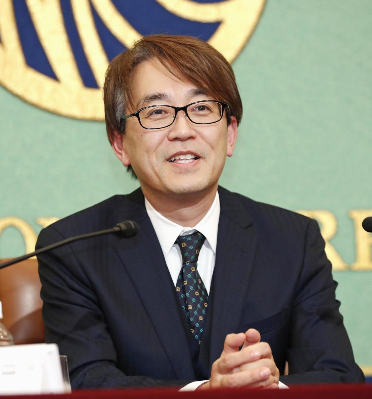 記者会見する日本将棋連盟の羽生善治会長（共同）