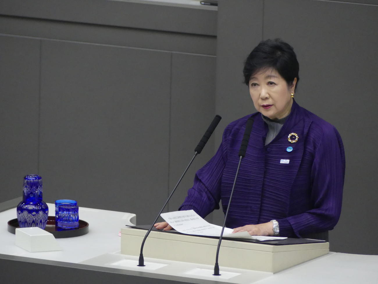 第4回都議会定例会の本会議で所信表明を行う東京都の小池百合子知事（撮影・中山知子）