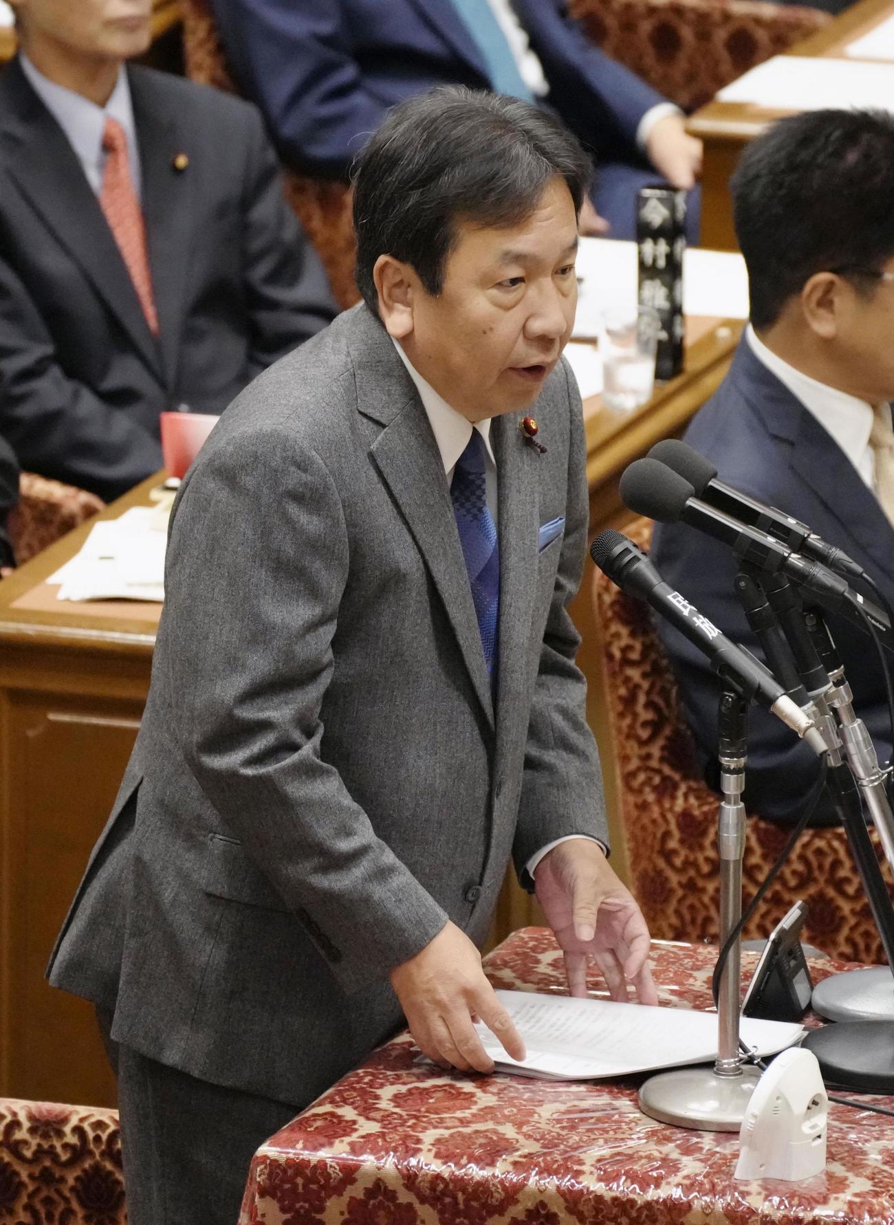 衆院予算委で質問する立憲民主党の枝野幸男氏（共同）