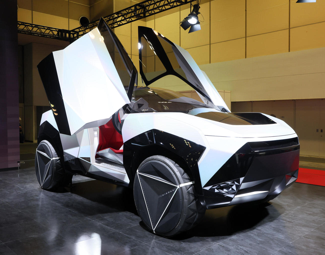 日産ブースのハイパーパンク。こちらもドアはガルウイング仕様（撮影・加藤哉）